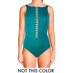 EUC Rod Beatty Bleu Swimsuit & FREE coordinating UV skirt